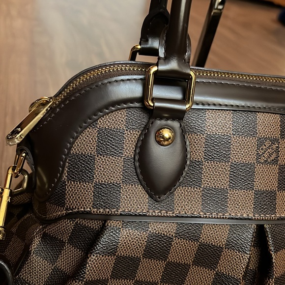 A101- ๐ฏ% authentic Louis Vuitton Trevi PM Damier bag - Picture 7 of 16